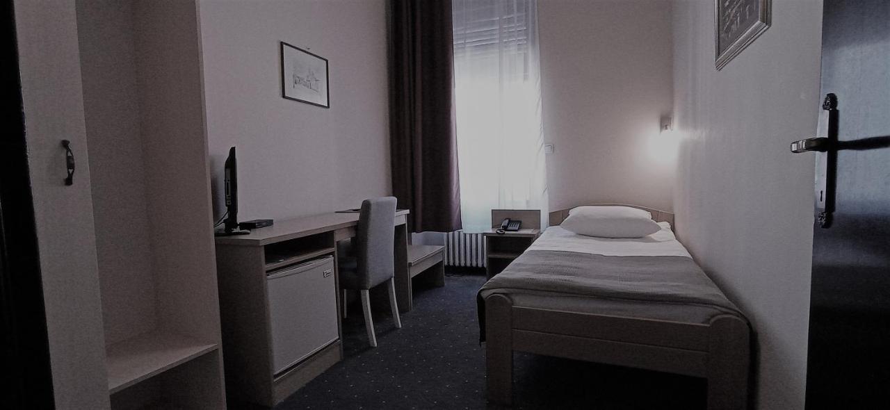 נובי סאד Hotel Vojvodina מראה חיצוני תמונה