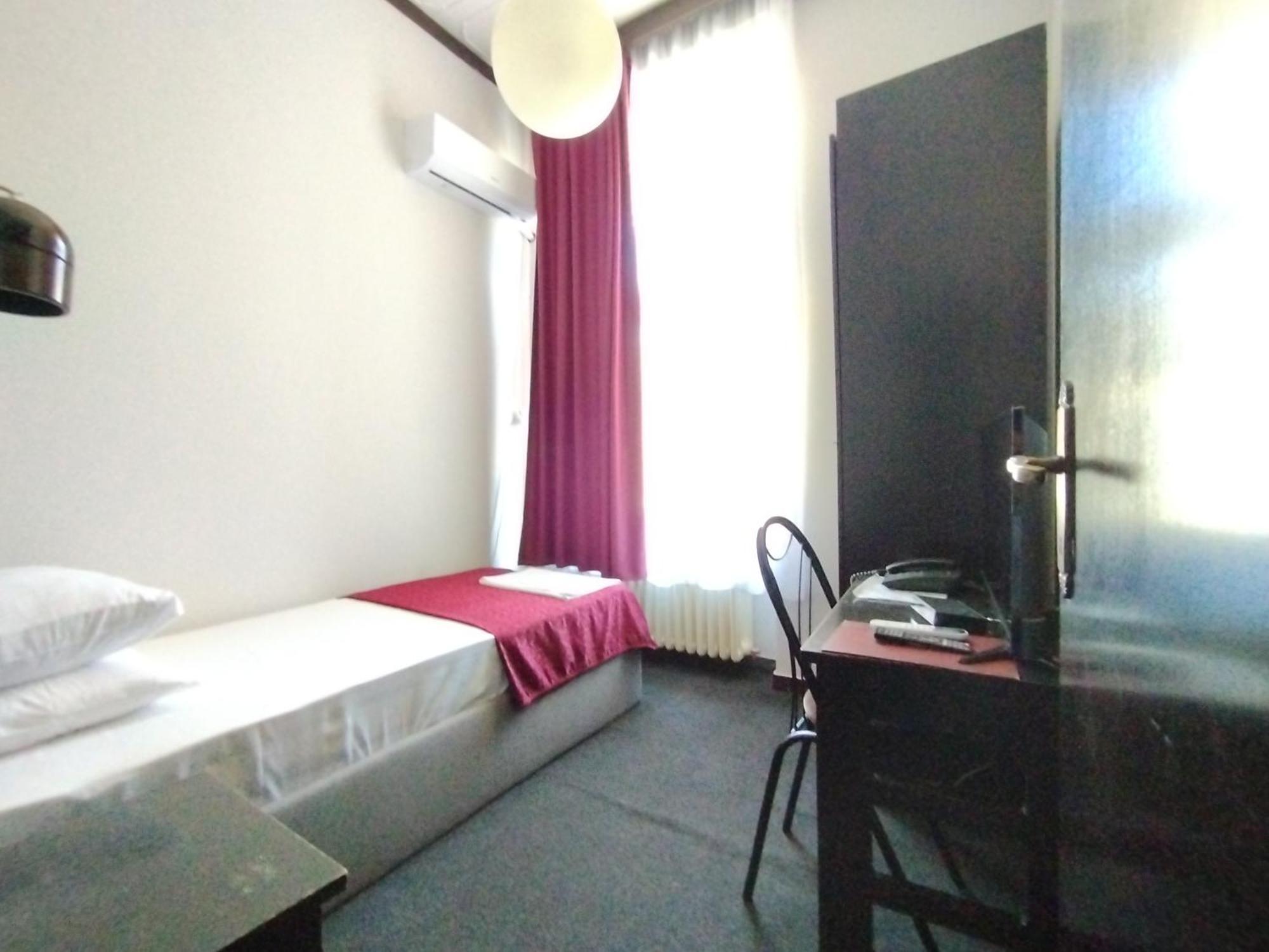 נובי סאד Hotel Vojvodina מראה חיצוני תמונה
