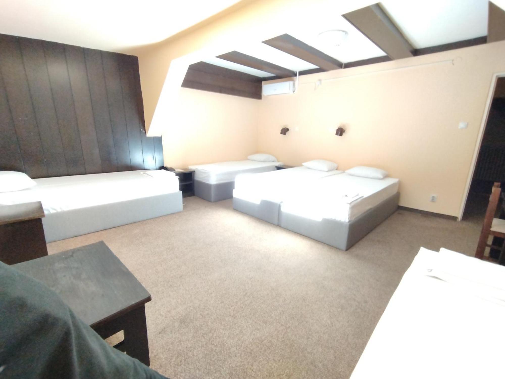נובי סאד Hotel Vojvodina מראה חיצוני תמונה