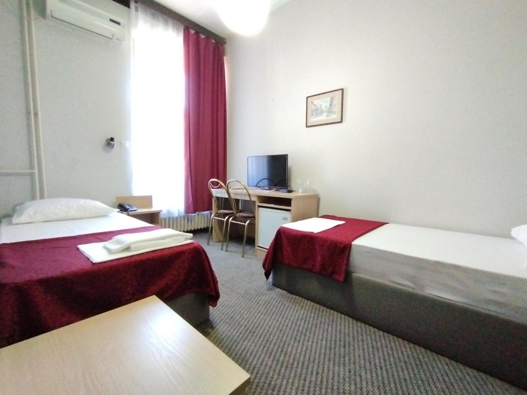 נובי סאד Hotel Vojvodina מראה חיצוני תמונה