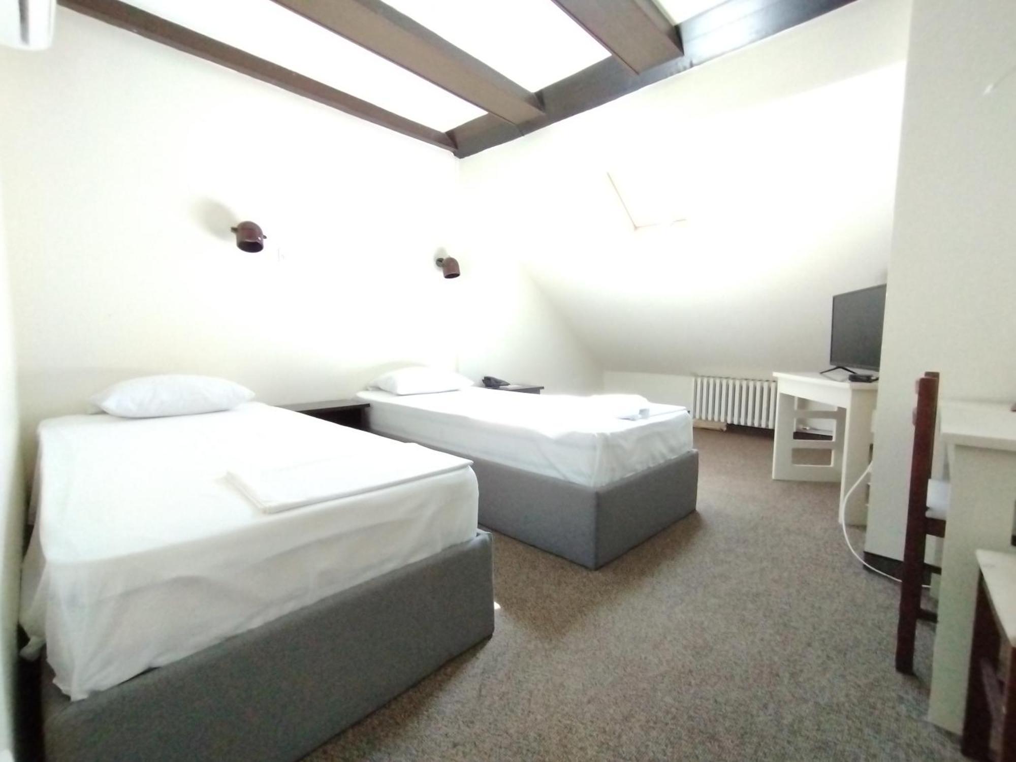 נובי סאד Hotel Vojvodina מראה חיצוני תמונה
